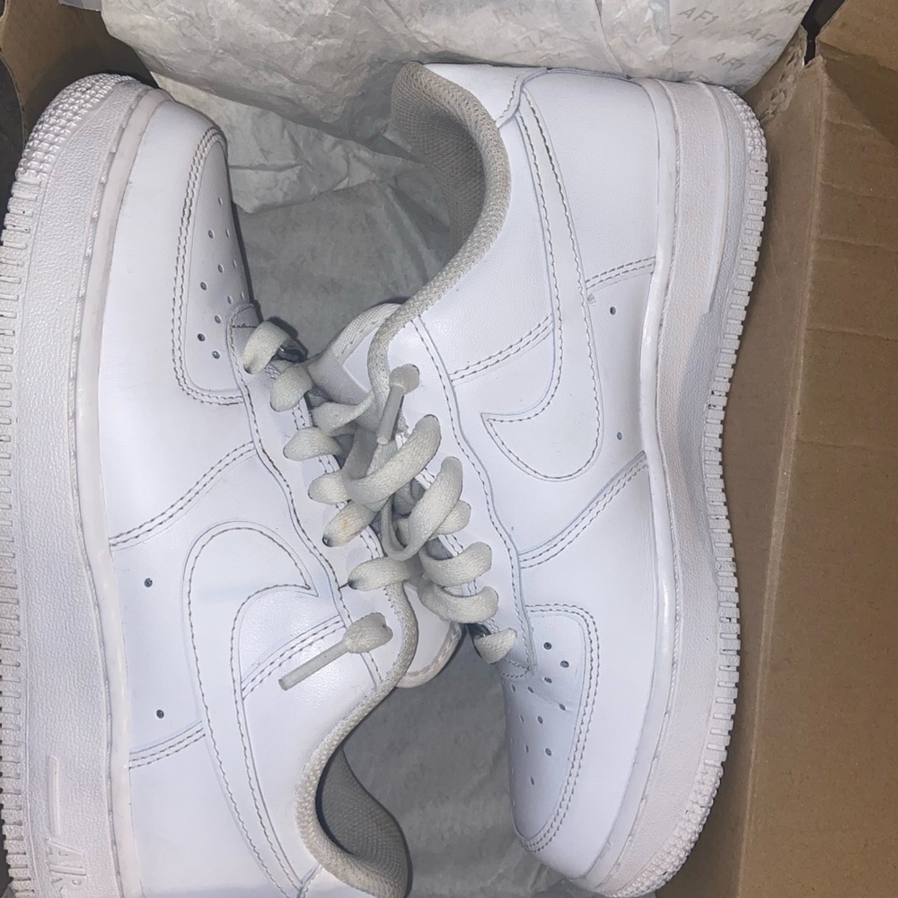 Comes with box only wear shoes twice
